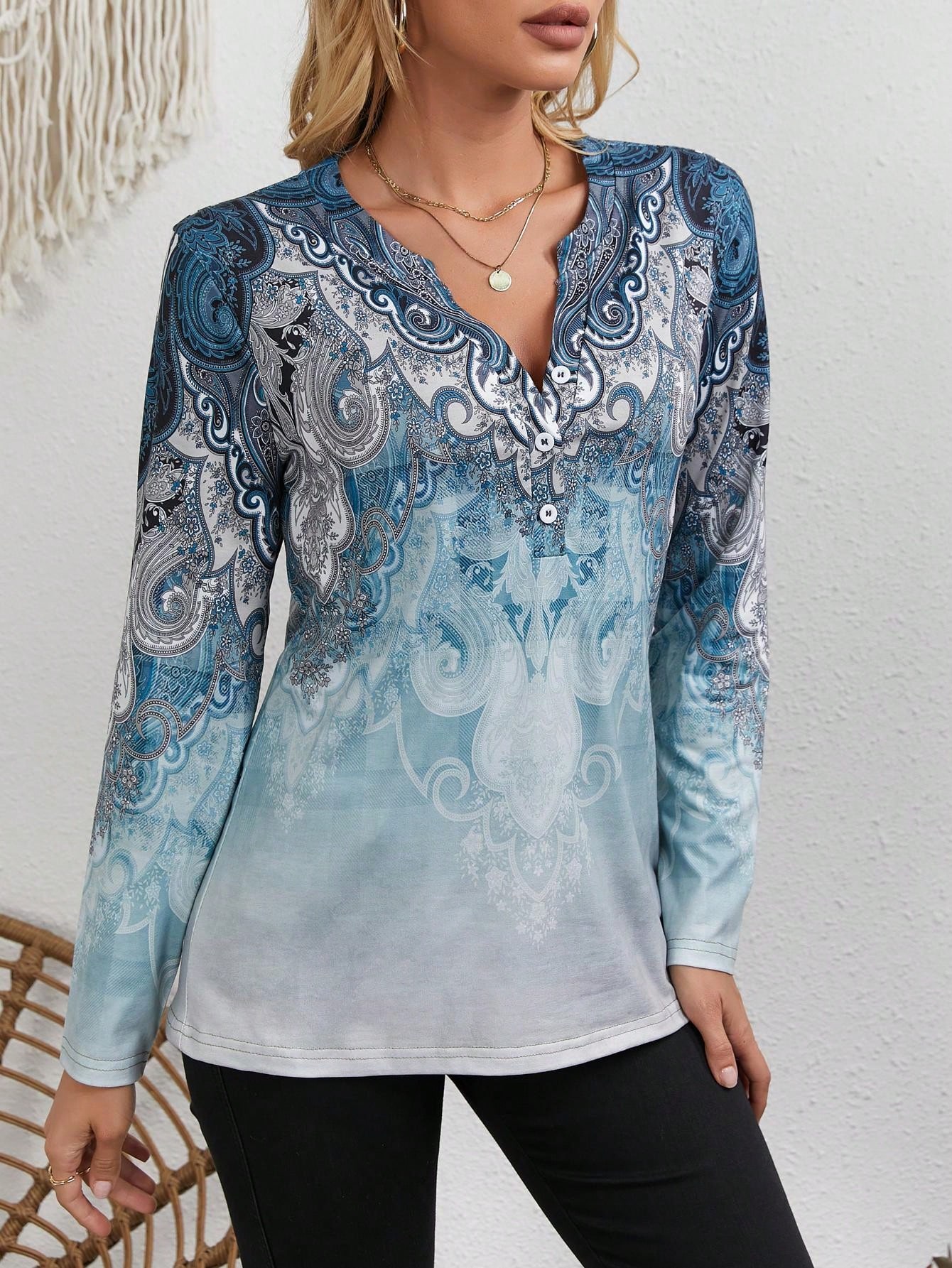 Vintage Fashion Shop - Damen Ethno-Style Oberteil: Vintage-Print, Langarm, V-Ausschnitt,