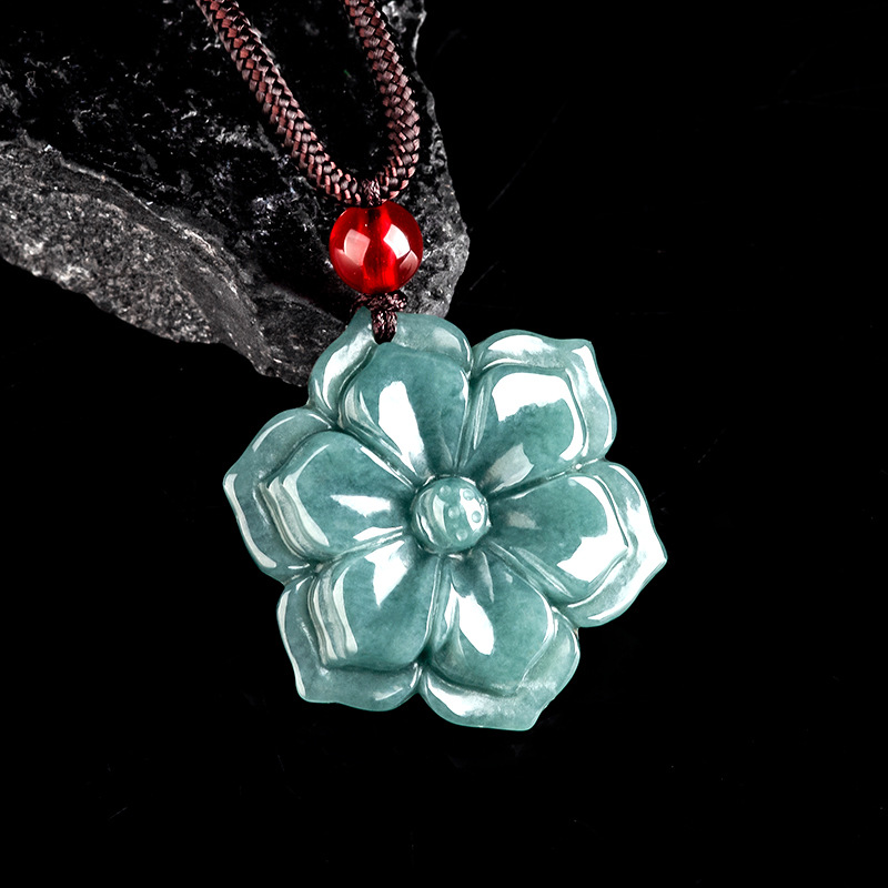 Vintage Fashion - Burmesische Jadeit-Blumenanhänger-Halskette, Stein-Modeaccessoires, Talismane, Natürlicher Edelstein,