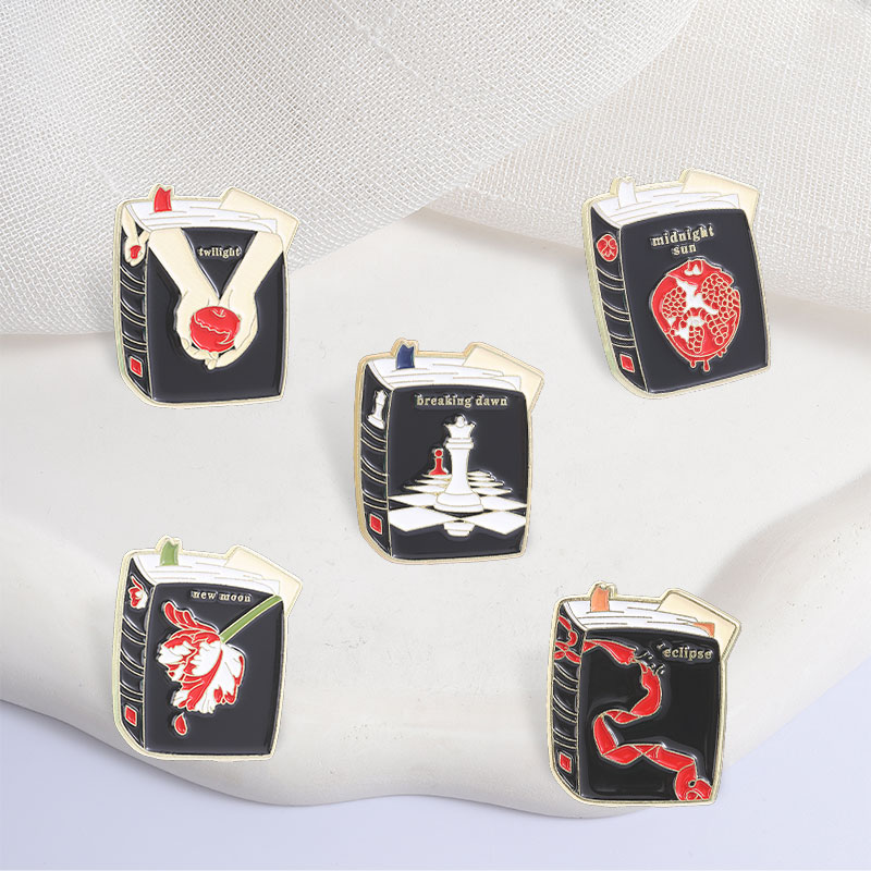 Vintage Fashion Boutique - Berühmte Filme und Romane, Emaille-Pins, Buchliebhaber,
