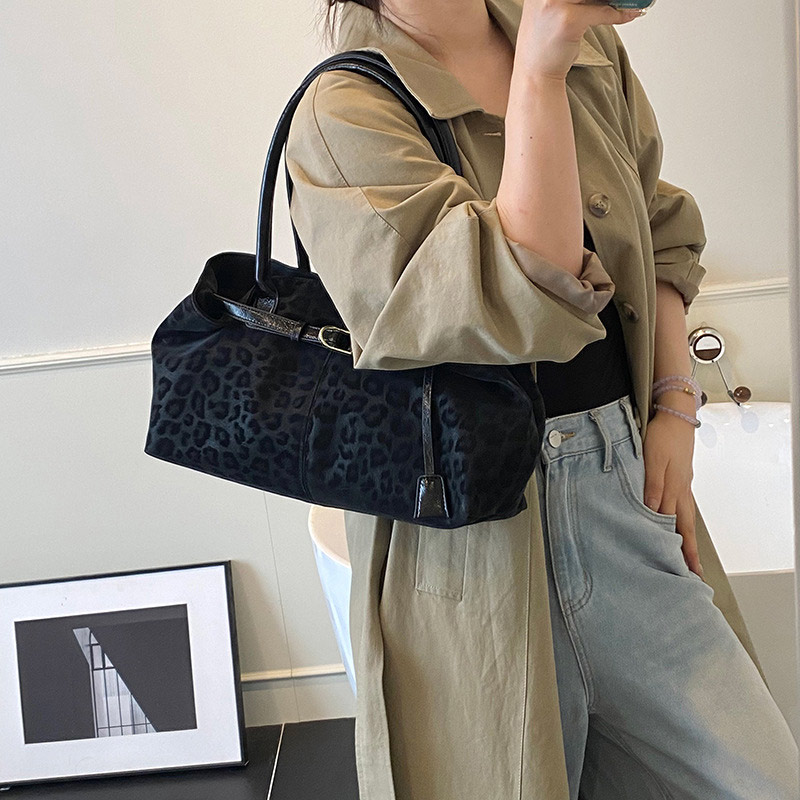 Vintage-Tragetasche mit Leopar – Vintage Fashion Shop Bewertung und Preis