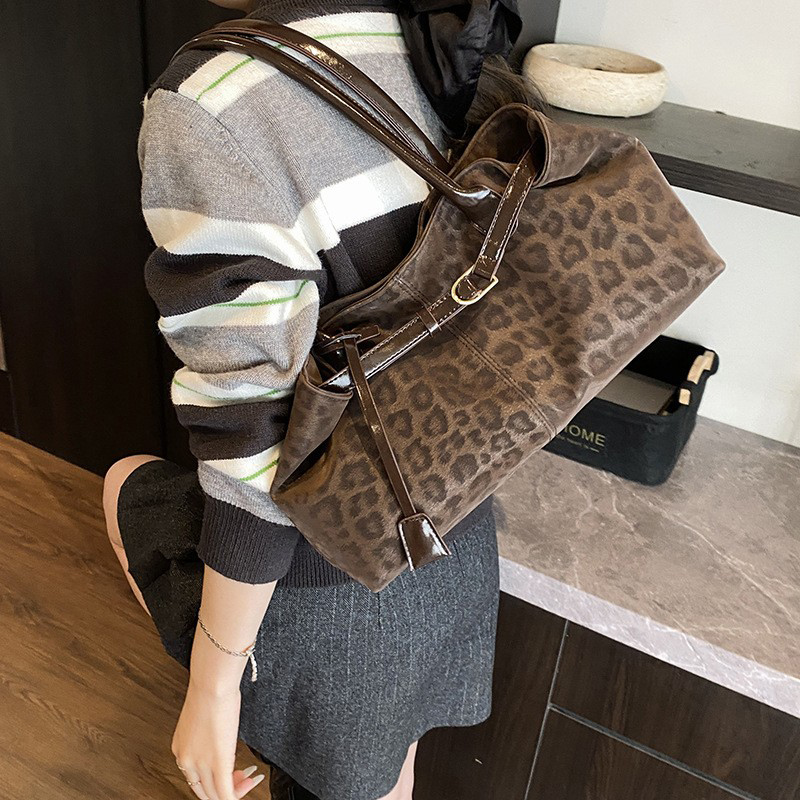 Vintage-Tragetasche mit Leopar – Vintage Fashion Shop Bewertung und Preis