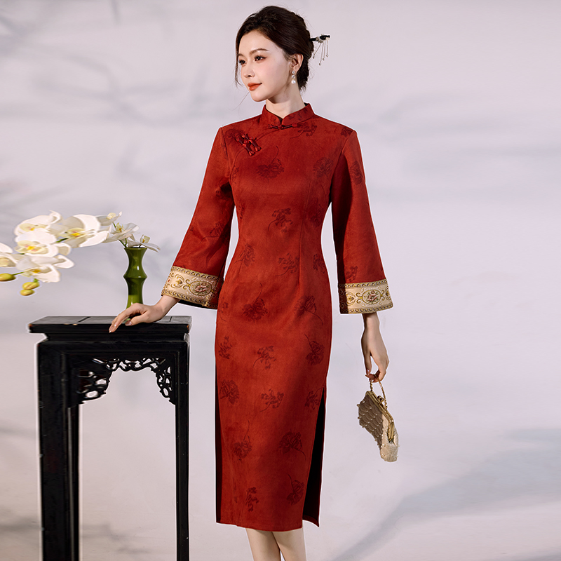 Luxuriöses Qipao aus Wildleder – Vintage Fashion Gen Z Bewertung und Preis